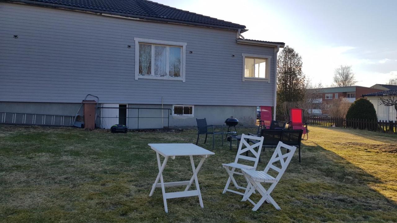 Trevligt Hus Med Egen Gard Och Fri Wifi, Emmaboda Kommun, Lindas Exterior foto